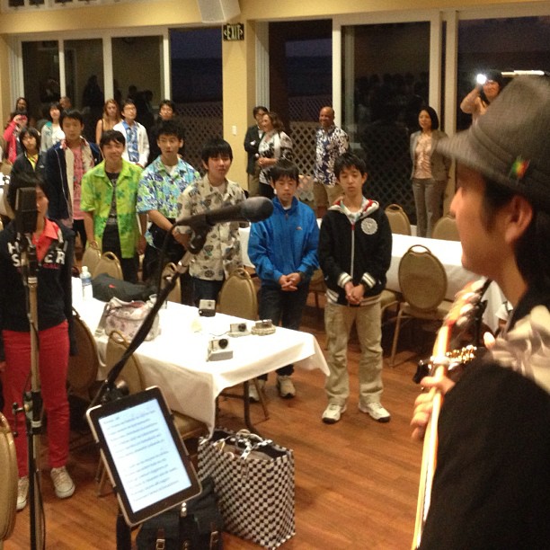 From Thursday night (sorry so late, ah?!), we enjoyed 150 students from Shizuoka singing "Aloha You ~ Kizuna!"